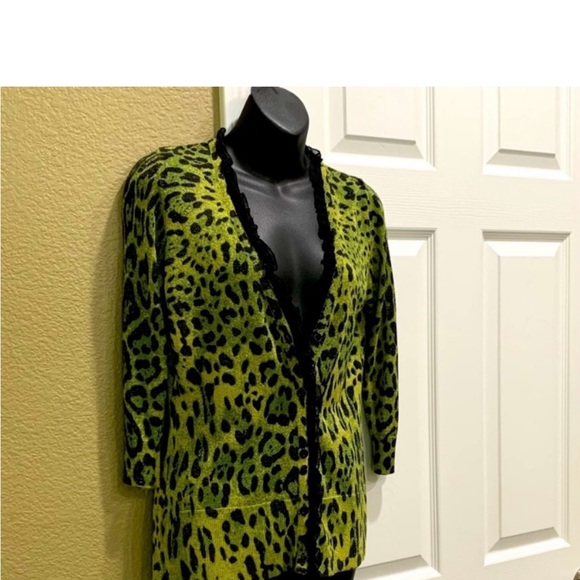 WR women top sweater cardigan button down black trim. leopard print size M - Picture 6 of 9